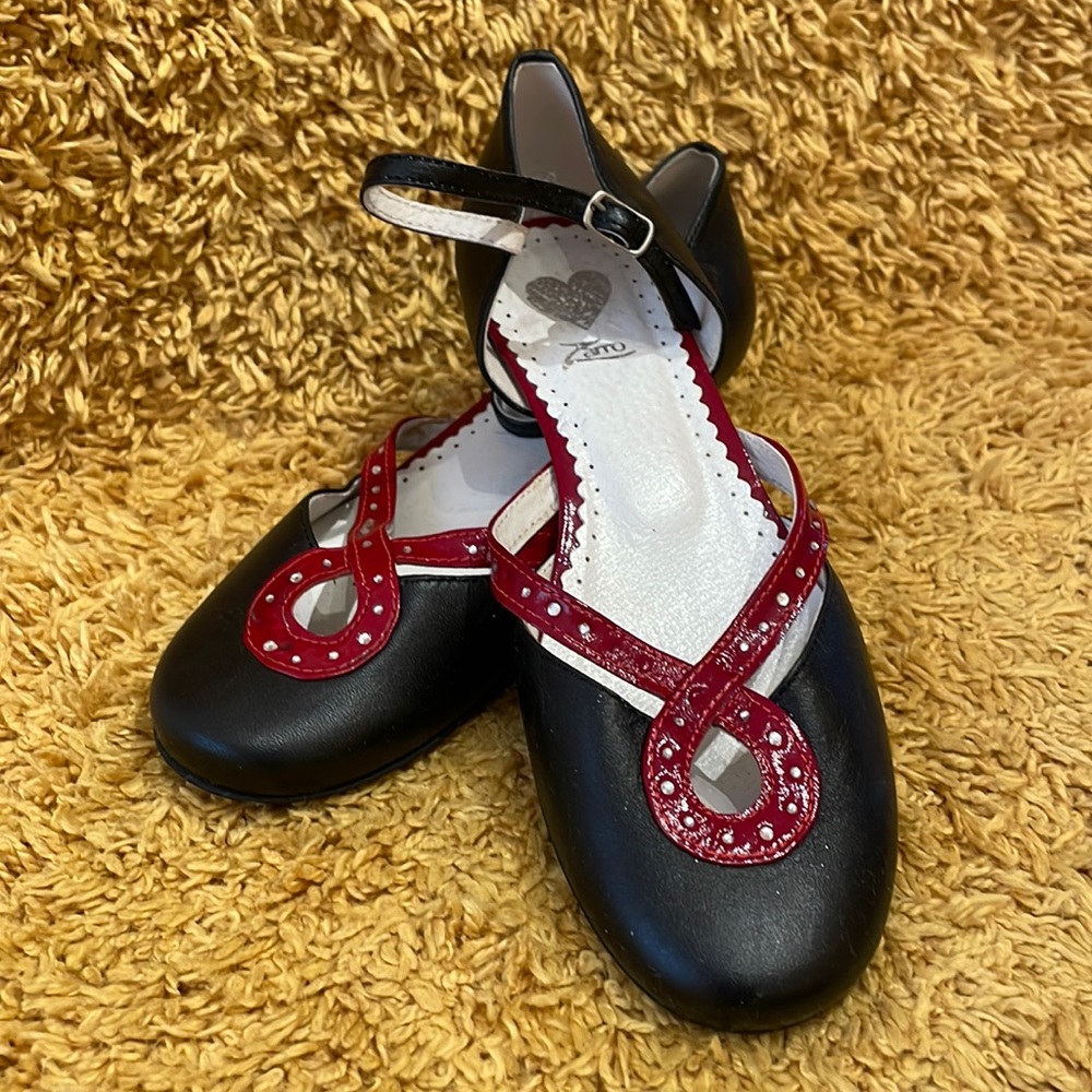 Girls dress shoes 35
